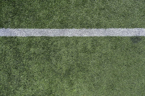 Белая Полоса Ярко Зеленом Искусственном Травяном Футбольном Поле — стоковое фото
