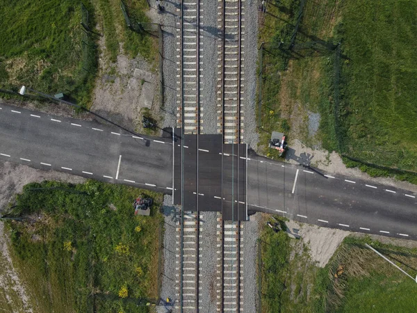 Järnvägskorsning Och Tågspår Från Ovan Flygbild — Stockfoto