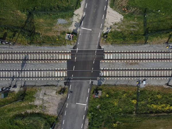 Järnvägskorsning Och Tågspår Från Ovan Flygbild — Stockfoto