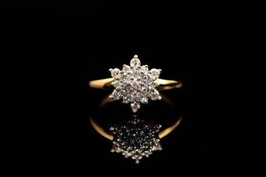 Pırlanta tek taş nişan yüzük