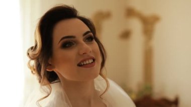 Onu gelinlik bakmak genç gelin