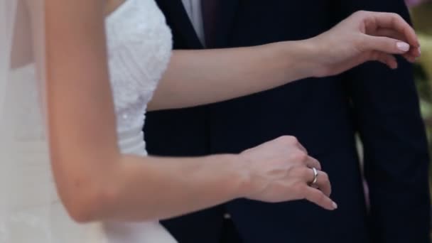 Putting rings on the hands close up — Stock Video