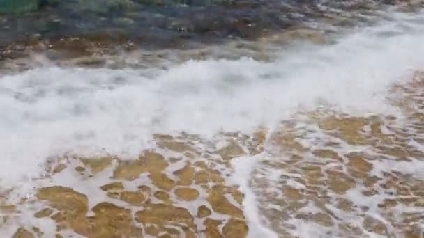 Wellen am Ufer — Stockvideo
