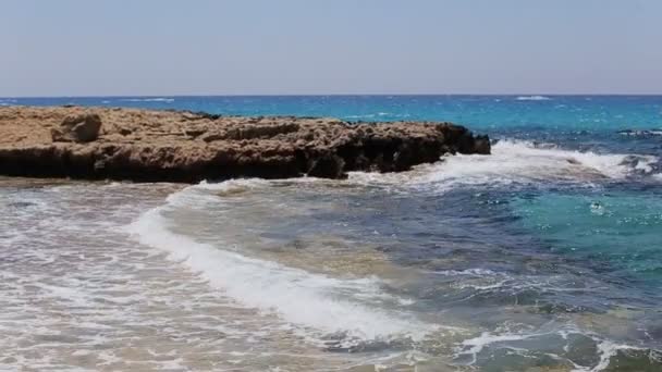 Vagues sur le rivage