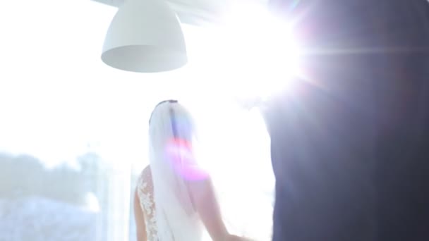 Novias en la ventana terraza — Vídeos de Stock