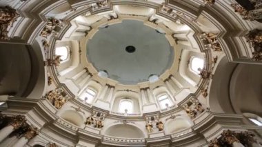 Dominik manastır ve katedral Lviv