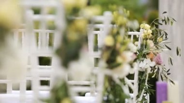 düğün töreni için sandalye süslü