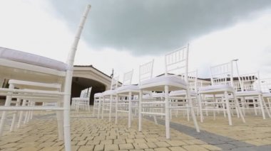 Dolly satır bir düğün töreninde koridor ve arka koltukları