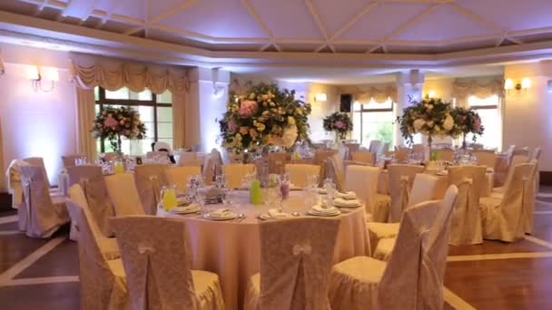 Interior of a wedding hall decoration ready for guests.Beautiful room for ceremonies and weddings.Wedding concept.Luxury stylish wedding reception purple decorations expensive hall — Stock Video