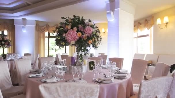 Interior of a wedding hall decoration ready for guests.Beautiful room for ceremonies and weddings.Wedding concept.Luxury stylish wedding reception purple decorations expensive hall — Stock Video