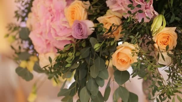 Belles fleurs lumineuses en bouquet — Video