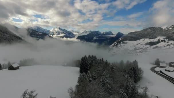 Voo sobre a montanha de neve — Vídeo de Stock