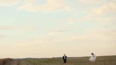 Gelin damada çalıştıran