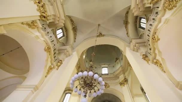 Bellissima chiesa all'interno da vicino — Video Stock