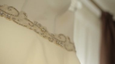 Acayip gelinlik yakın çekim