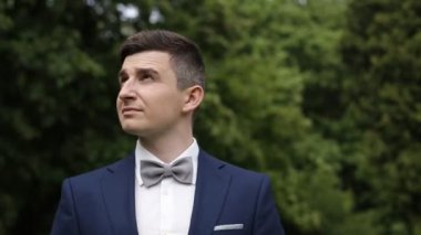 Damat gelini parkta bekle