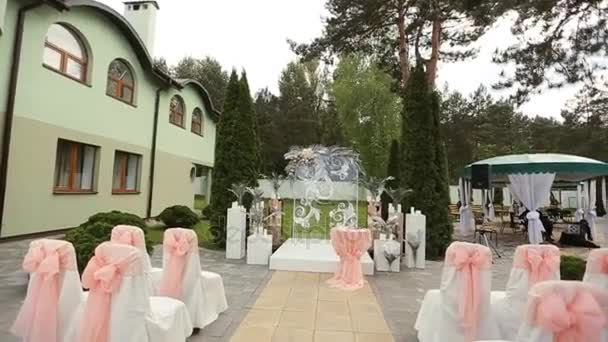 Hochzeitszeremonie Dekoration aus nächster Nähe — Stockvideo