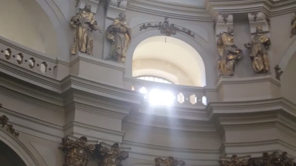 Increíble iglesia en Lviv de cerca — Vídeo de stock