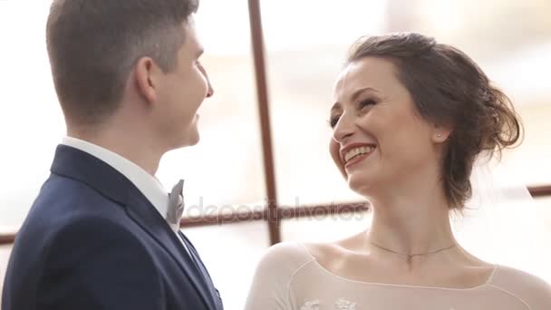 Happy groom and bride before the wedding — Stock Video