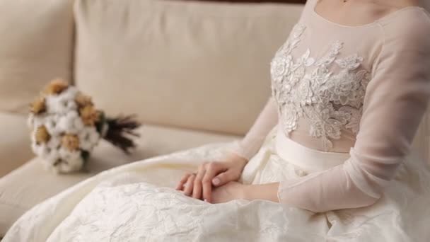 Bouqet de mariage est près de la mariée — Video