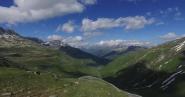 İsviçre Alpleri yukarıdan görünümünü hava nefes kesen dağlar