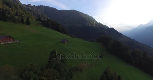Antenne Udsigt over de schweiziske Alper bakker fra oven . – Stock-video