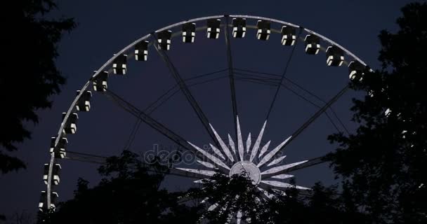 Blick auf ein Riesenrad bei Nacht. Budapester Auge — Stockvideo