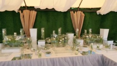 Restoranda düğün öncesi hazırlık catering.