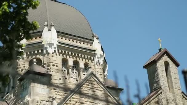 View of church fasad on the blue sky background. — Stock Video