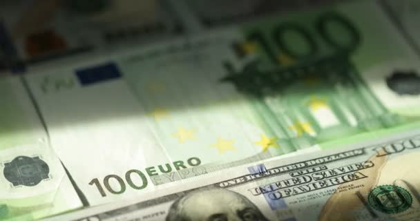 Euro, nás dolar, mezinárodní papírové peníze. Hlavní slovo měny nás dolar a Euro, švýcarský Frank cetky rotující pojem obchodní zázemí, smyčky ready — Stock video