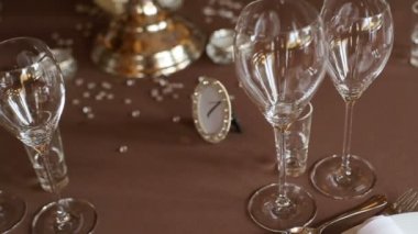 Hizmet mükemmel düğün tablo. Tablo düğün Ziyafet restoranda içinde görev yaptı, Görünümü Kapat.