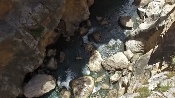 Langzaam vliegen op de afgrond Caminito del Rey 09 — Stockvideo