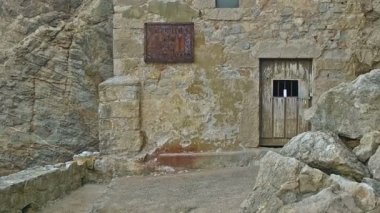 12 uçurum asılı hermitage kapıya yavaş ilerleyen