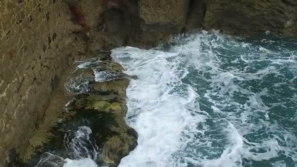 Langsame Annäherung an den Wellengang castro urdiales 03 — Stockvideo