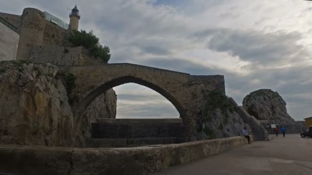 Puente Medieval Castro Urdiales 05 — Vídeo de stock