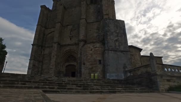 Avanzando hacia la Catedral de Castro Urdiales 20 — Vídeo de stock