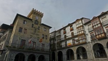 Belediye Binası Castro Urdiales 42'den uzak taşıma