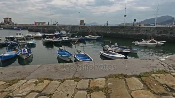 Sailboats from the ramp of the fishing port Castro Urdiales 43 — Stock Video