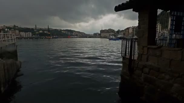 Avvicinati a Mirador sul bordo del mare a Pasajes de San Juan 09 — Video Stock