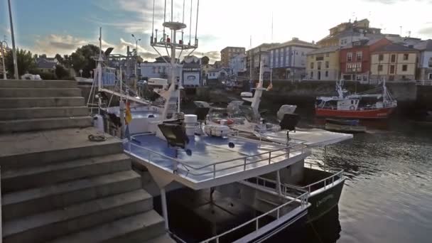 Bewegung in Richtung Schiff in puerto de vega 05 Lizenzfreies Stock-Filmmaterial