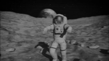Astronot yürür ay ön arka arka plan dünya TV'de eski stil 3d render animasyonlar