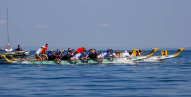Rusya, Vladivostok, 07/18/2015. Ejderha tekne yarışları.