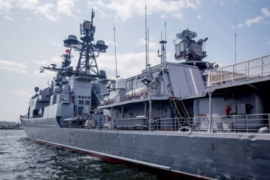 Modern Rus askeri kruvazör gemisi pierce üzerinde görüntüleyin. Rusya, Vladivostok.
