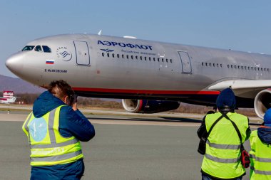 Rusya, Vladivostok, 10/13/2017. Fotoğrafçılar fotoğraf uçak yapmak. Airbus A330 Aeroflot Havayolları. Lekelenme, hobi, Havacılık Uçak.