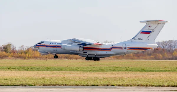 俄罗斯 符拉迪沃斯托克 2017 救援飞机飞机 北约报告名称 的俄罗斯紧急情况部起飞 航空和运输 — 图库照片