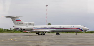 Rusya, Vladivostok, 05/26/2017. Yolcu uçağı Tupolev Tu-204-100b Havaalanı üzerindeki hava Koryo şirket (Kuzey Kore).