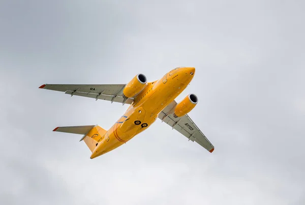 Rosja Władywostok 2017 Pasażerski Samolot 148 100B Firmy Saratov Airlines — Zdjęcie stockowe