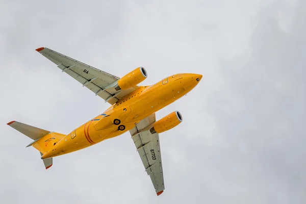 Rosja Władywostok 2017 Pasażerski Samolot 148 100B Firmy Saratov Airlines — Zdjęcie stockowe