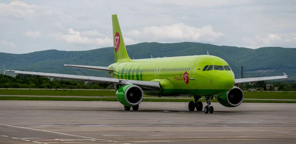 Russia Vladivostok 2017 Aereo Passeggeri Airbus A320 Campo Aviazione — Foto Stock