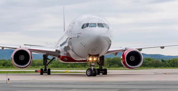 Росія Владивосток 2017 Року Пасажирського Літака Боїнг 777 300 Росія — стокове фото